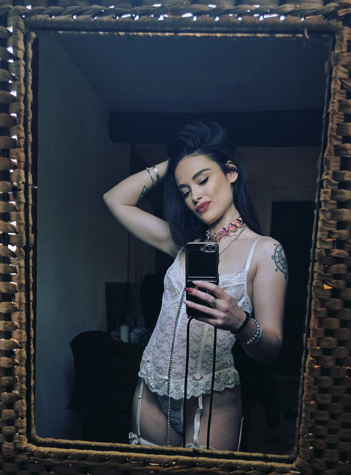 Alice Drake Photo 19